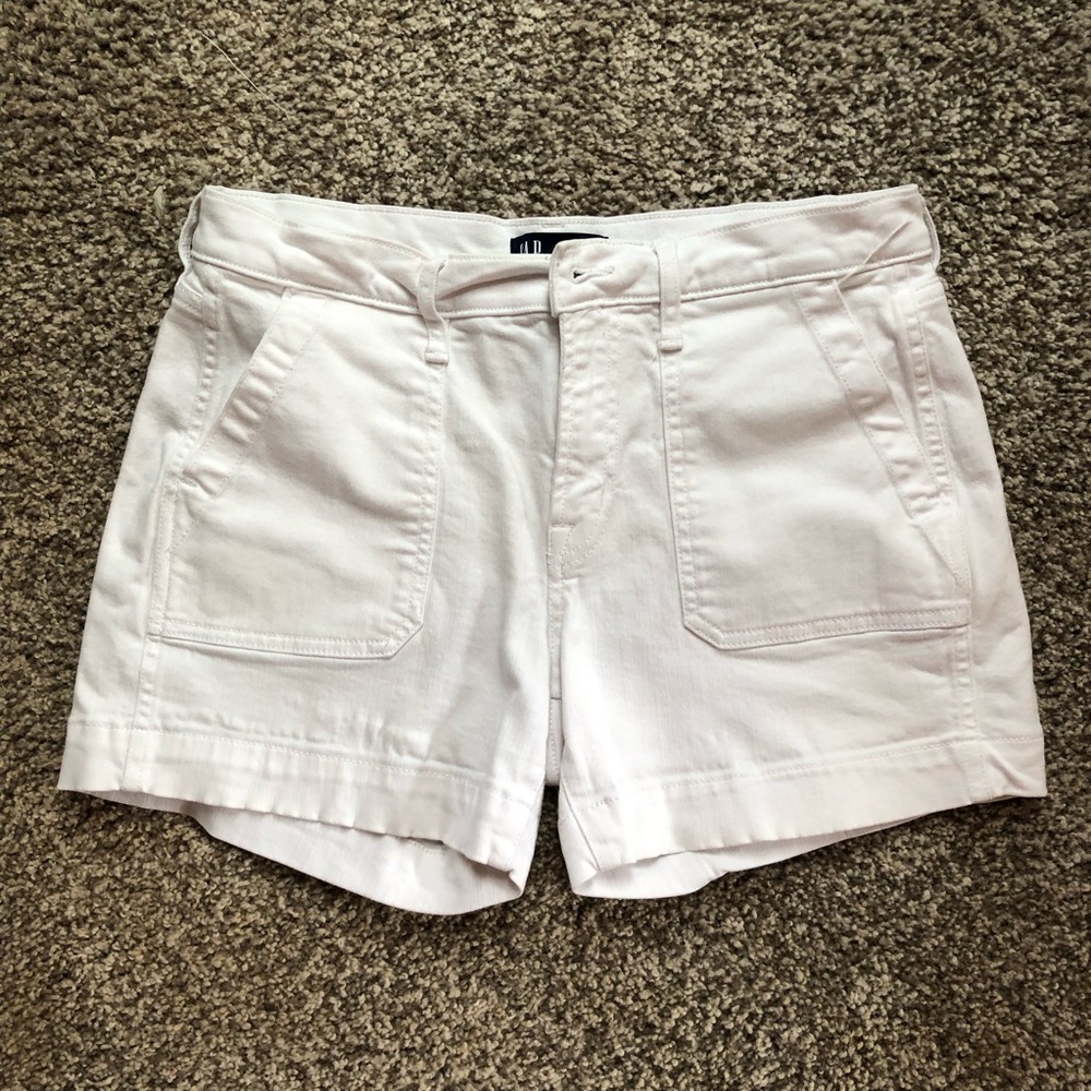Gap white denim shorts size 4 mid rise 5” inseam